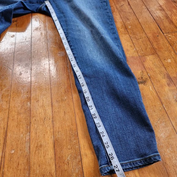 J Crew Mid-Rise Skinny Jean in Signature Stretch Size 33 Color: Vista Blue - Picture 7 of 9